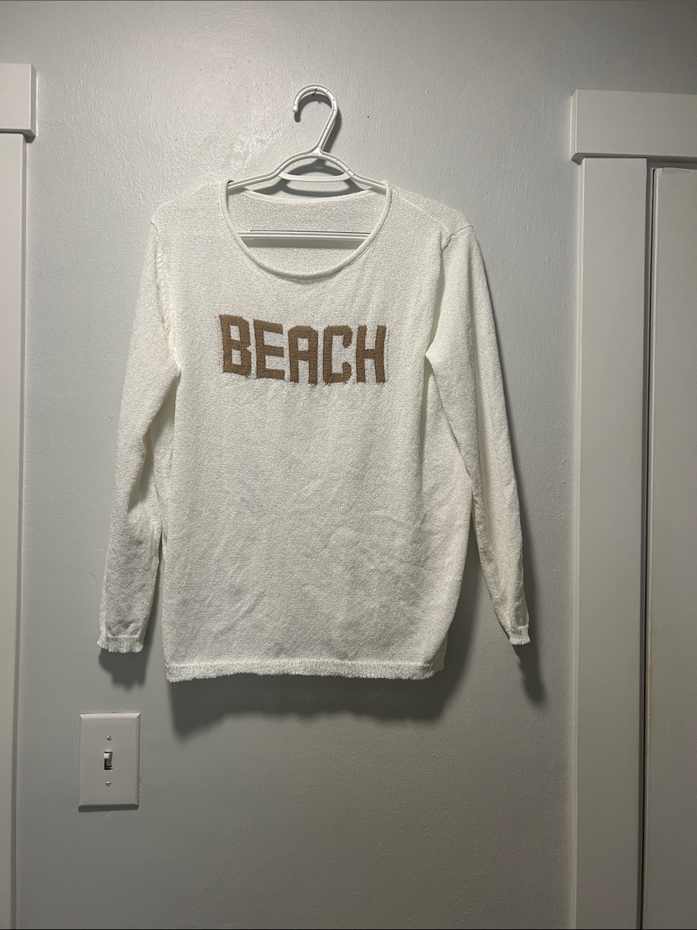 White 'Beach' Long-Sleeve Women's Top